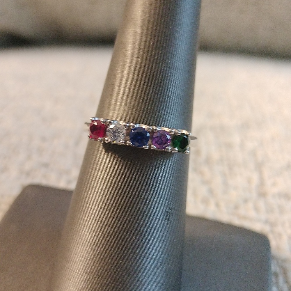 Silvertone ring with crystal stones AC trademark size 7